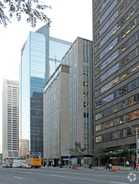 165 University Ave, Toronto, ON à louer - Photo de l’immeuble – Image 2 sur 4