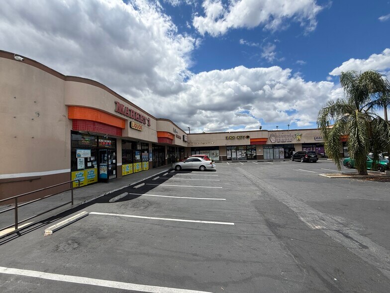 16018-16052 Gale Ave, Hacienda Heights, CA à louer - Photo de l’immeuble – Image 3 sur 6