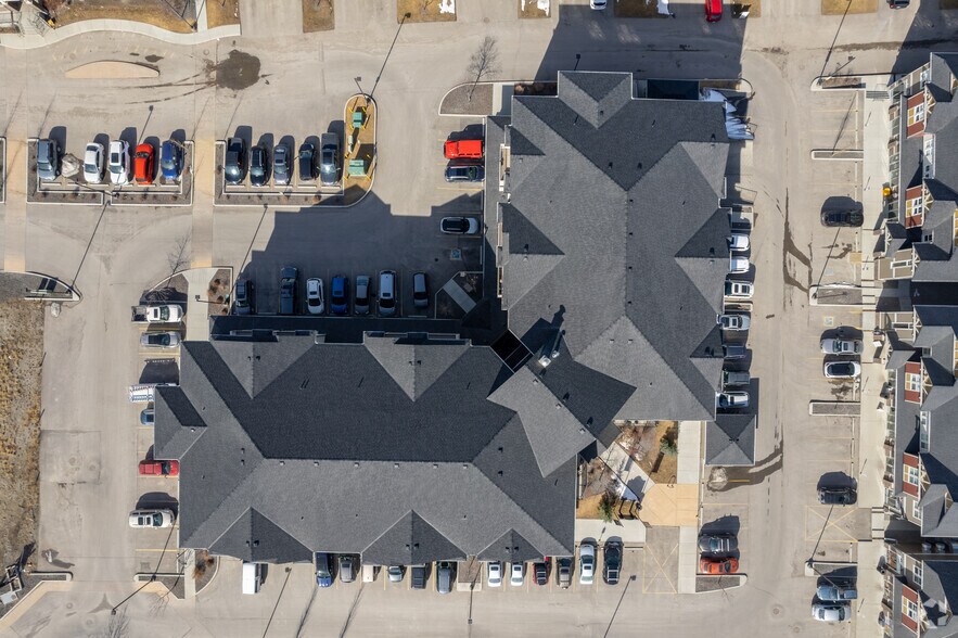 101 Sunset Dr, Cochrane, AB à louer - Aérien – Image 3 sur 7
