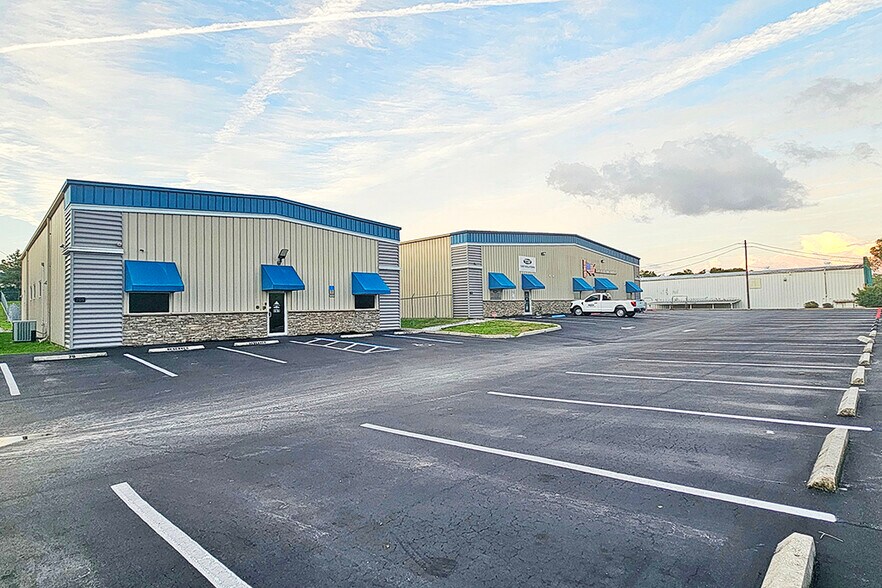705 S Easy St, Lecanto, FL à louer - Photo de l’immeuble – Image 2 sur 19