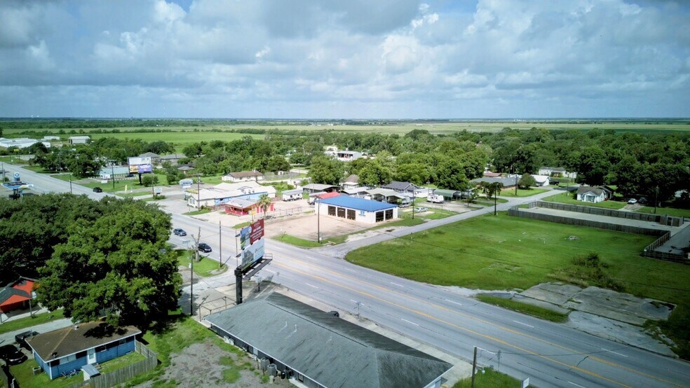8799 State Highway 35 N, Van Vleck, TX à vendre - Photo de l’immeuble – Image 3 sur 57