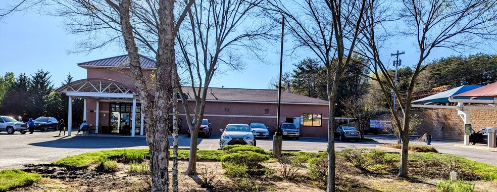 120 Brawley School Rd, Mooresville, NC à vendre - Photo de l’immeuble – Image 2 sur 8