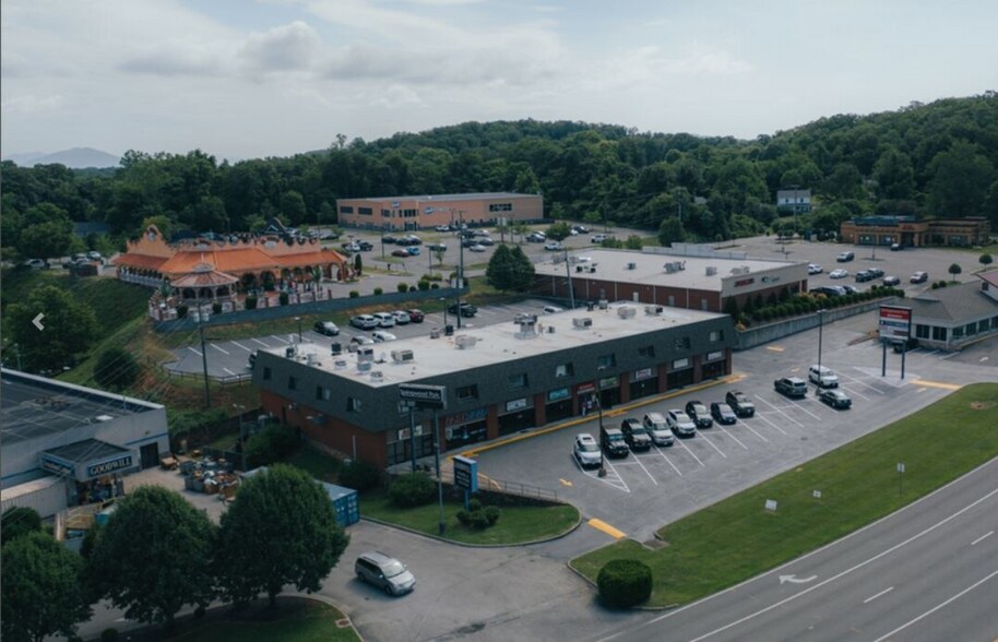 3214 Electric Rd, Roanoke, VA à louer - Photo de l’immeuble – Image 2 sur 4