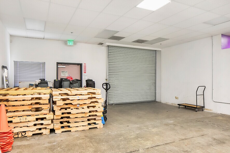 40880, 40935 & 40945 County Ctr Dr portefeuille de 3 biens à vendre sur LoopNet.fr - Photo intérieure – Image 2 sur 6