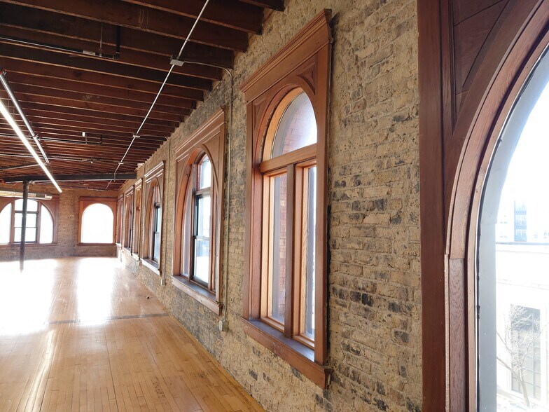 2012-2026 E North Ave, Milwaukee, WI à vendre - Photo de l’immeuble – Image 3 sur 6