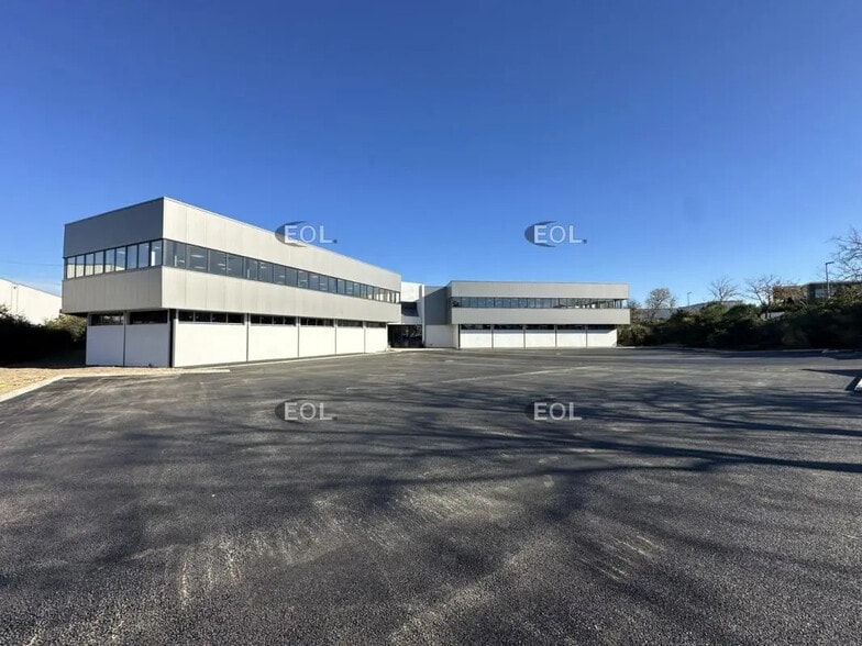 Local d'activités dans Les Pennes-Mirabeau à vendre - Photo de l’immeuble – Image 1 sur 7