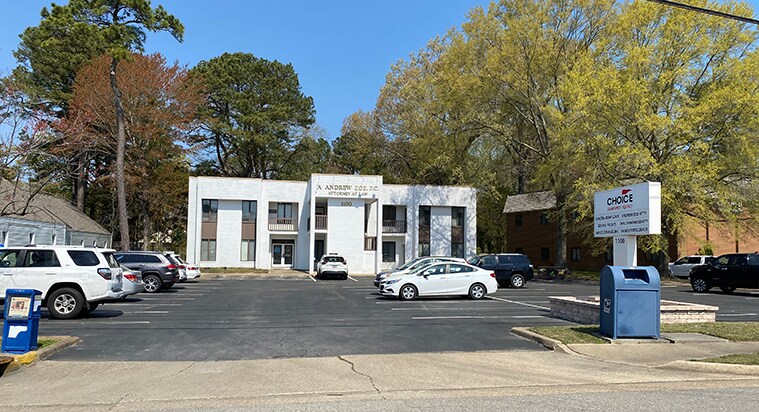 1100 Laskin Rd, Virginia Beach, VA à louer - Photo de l’immeuble – Image 3 sur 10