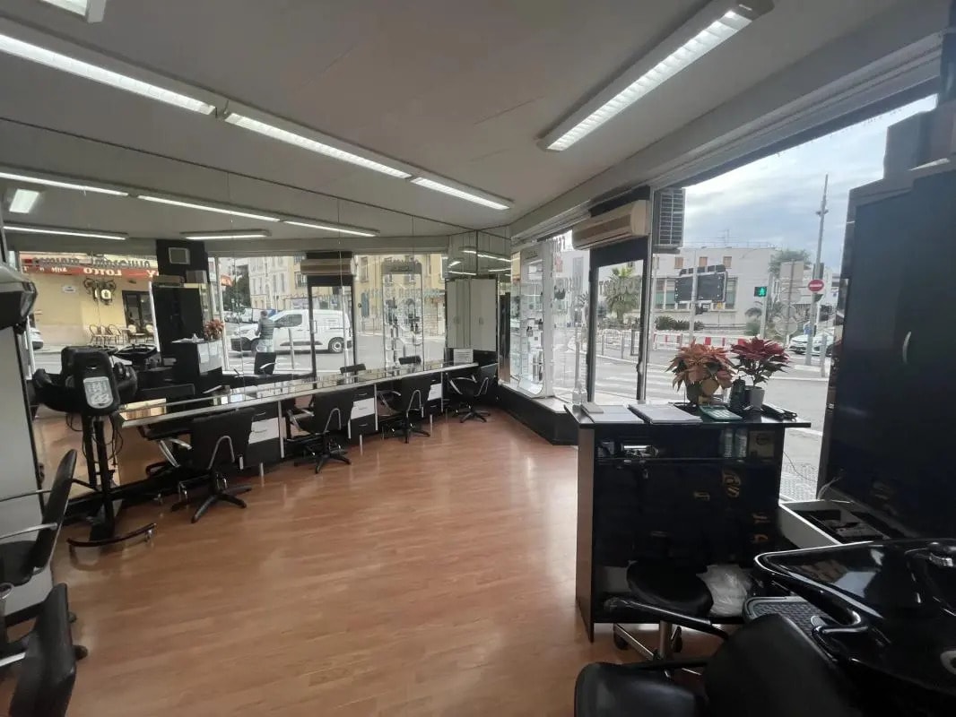 Local commercial dans Nice à louer Photo de l’immeuble– Image 1 sur 4