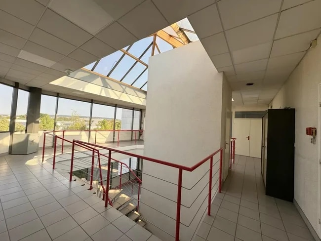 Plus de détails pour Rue Charles Edouard Jeanneret, Poissy - Bureau à louer