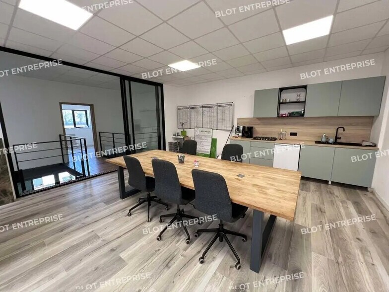 17 A Avenue D'Ouessant, Bruz à louer - Photo de l’immeuble – Image 2 sur 6