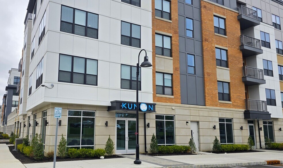 1 Legacy Pl, East Brunswick, NJ à louer - Photo de l’immeuble – Image 3 sur 6