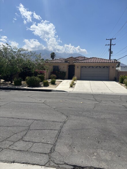 1725 N Whitewater Club Dr, Palm Springs, CA à vendre - Photo principale – Image 1 sur 4