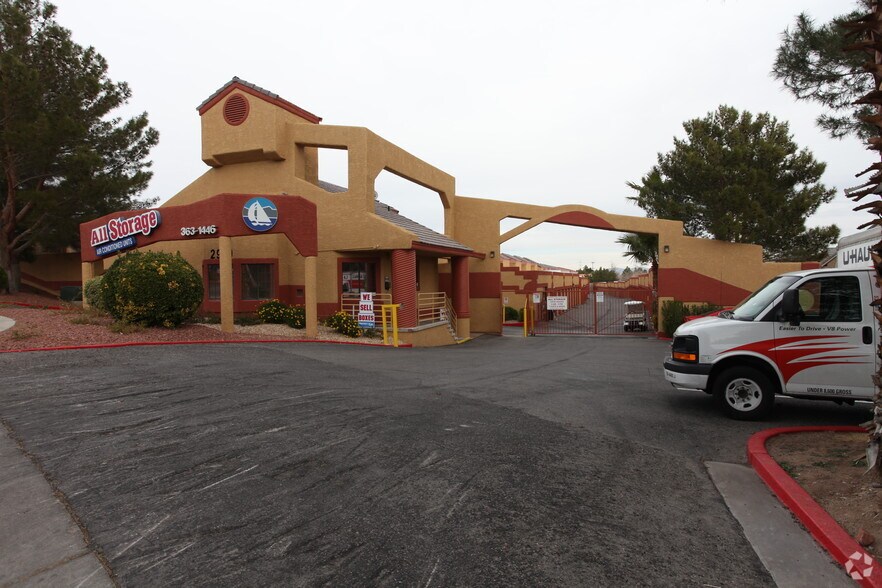 2949 Lake East Dr, Las Vegas, NV à vendre - Photo de l’immeuble – Image 2 sur 3