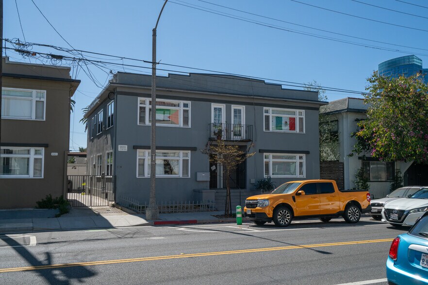 1042 E Broadway, Long Beach, CA à vendre - Photo principale – Image 1 sur 13