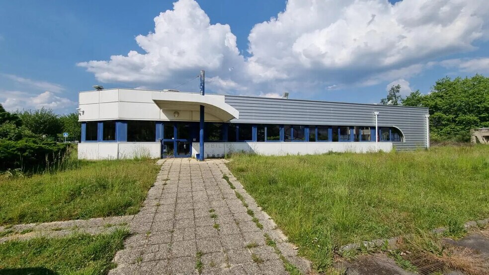 Industriel/Logistique dans Le Vaudreuil à louer - Photo de l’immeuble – Image 1 sur 12