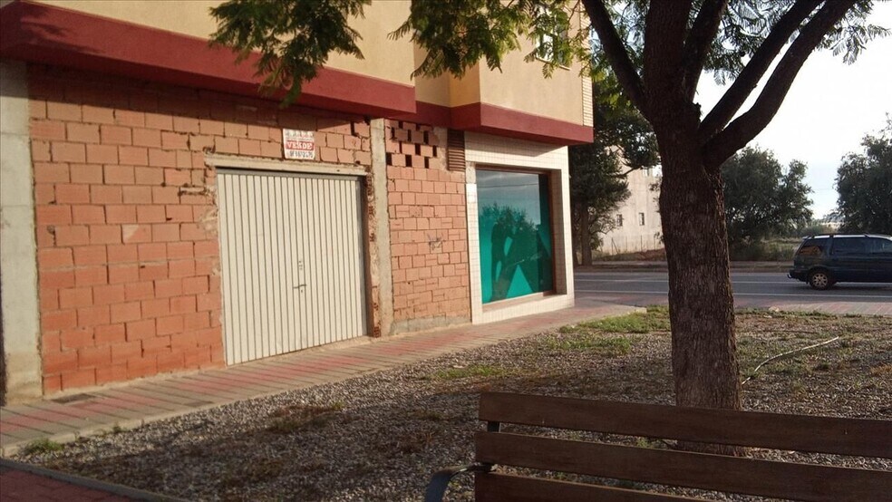 Local commercial dans Alhama de Murcia à vendre - Photo de l’immeuble – Image 2 sur 14