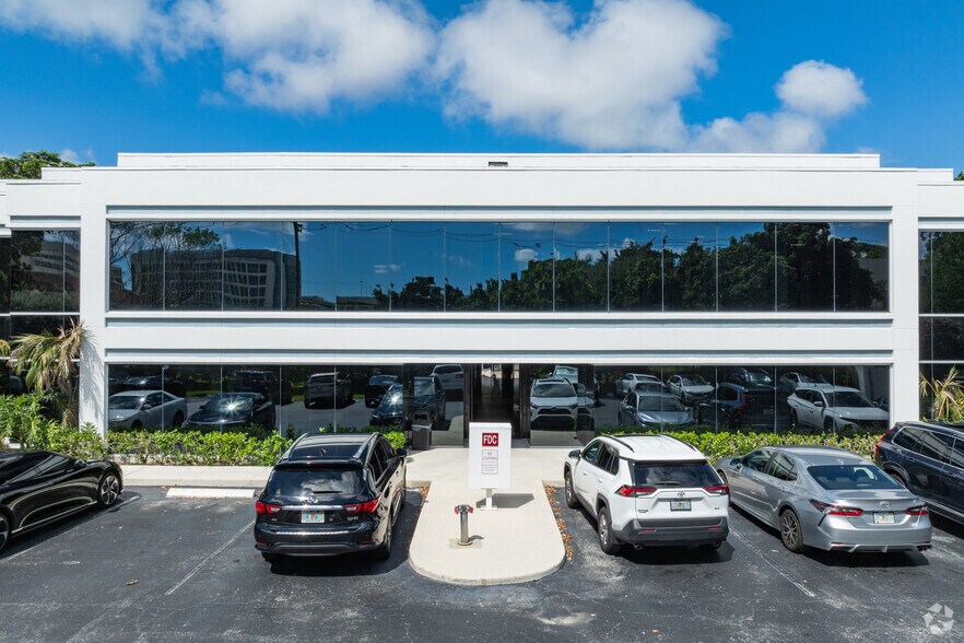 1000 NW 9th Ct, Boca Raton, FL à vendre - Photo de l’immeuble – Image 2 sur 6