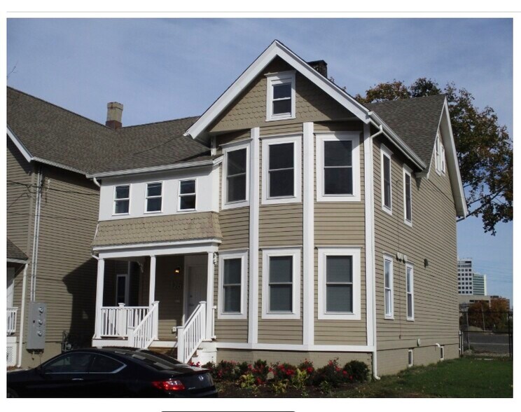 126 Henry St, Stamford, CT à vendre - Photo principale – Image 1 sur 1