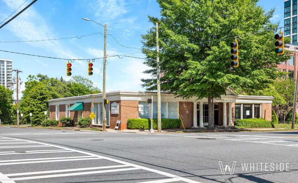 501 E Morehead St, Charlotte, NC à louer - Photo de l’immeuble – Image 2 sur 4