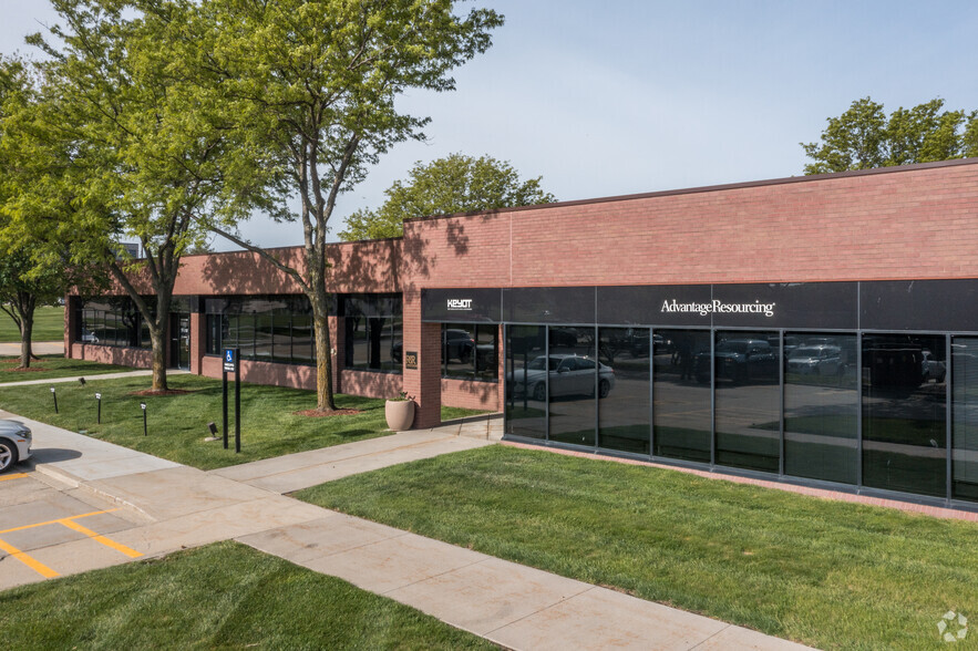 7065 Vista Dr, West Des Moines, IA à louer - Photo de l’immeuble – Image 3 sur 8