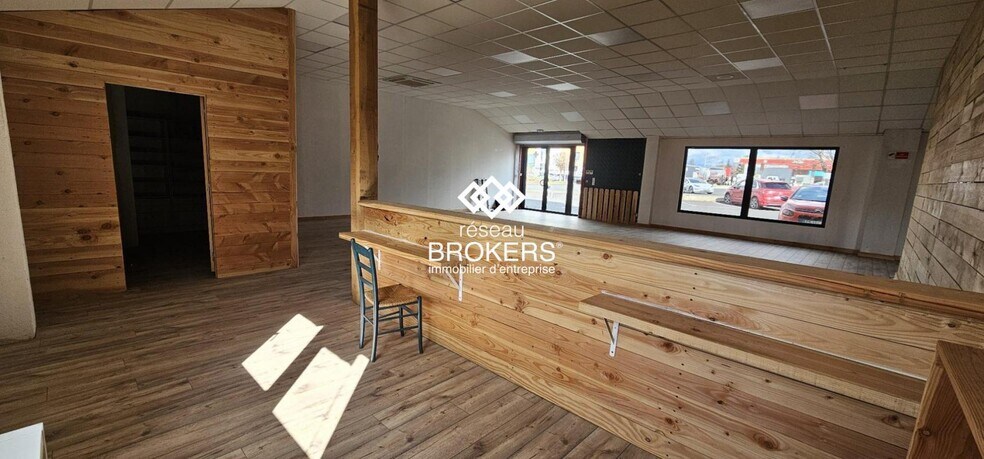 Local commercial dans Le Cendre à louer - Photo intérieure – Image 3 sur 9