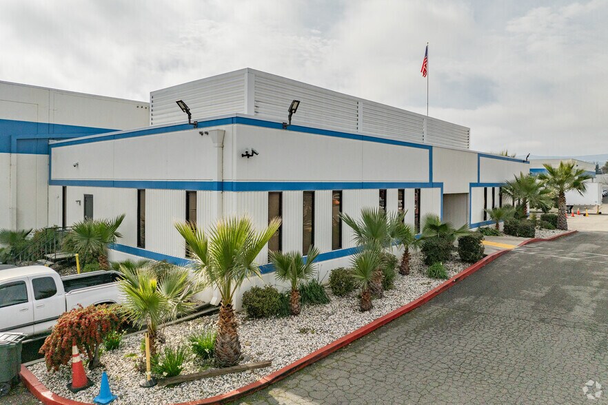 902 Aldridge Rd, Vacaville, CA à vendre - Photo principale – Image 1 sur 4