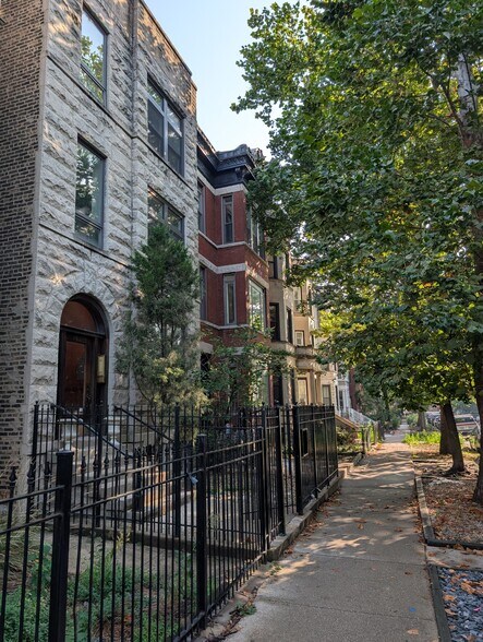 902 W Newport Ave, Chicago, IL à vendre - Photo de l’immeuble – Image 3 sur 46