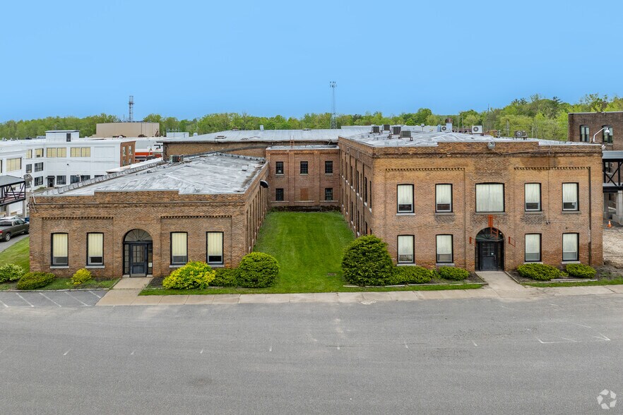102 E Seneca St, Sherrill, NY à louer - Photo de l’immeuble – Image 3 sur 9