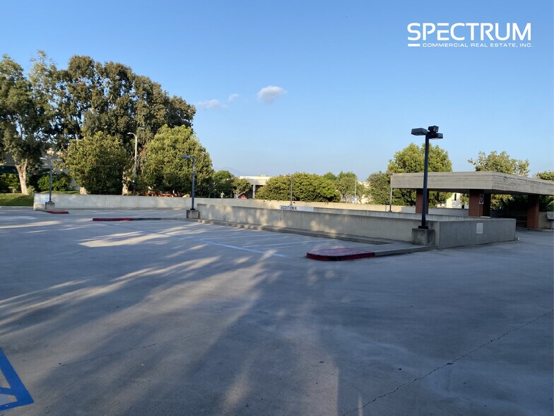 14511 Franklin Ave, Tustin, CA à louer - Photo de l’immeuble – Image 3 sur 10