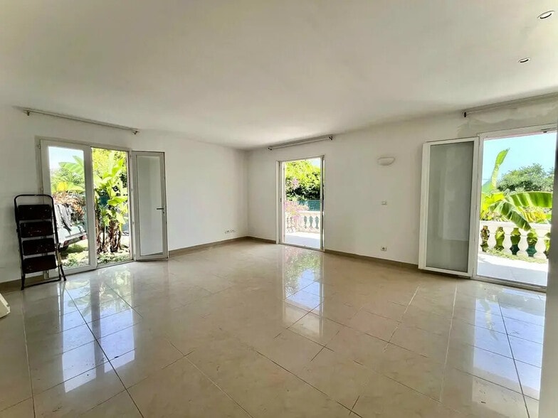 Bureau dans Antibes à louer - Photo intérieure – Image 1 sur 11