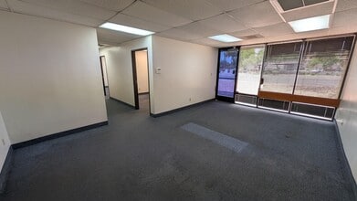 2105 S 48th St, Tempe, AZ à louer Photo intérieure– Image 1 sur 4