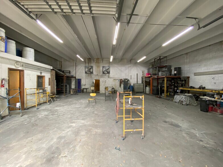 5614 Dawson St, Hollywood, FL à louer - Photo de l’immeuble – Image 3 sur 8