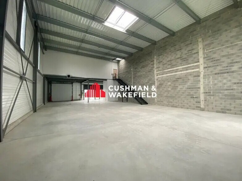 25 Rue Des Usines, Fenouillet à louer - Photo de l’immeuble – Image 2 sur 8