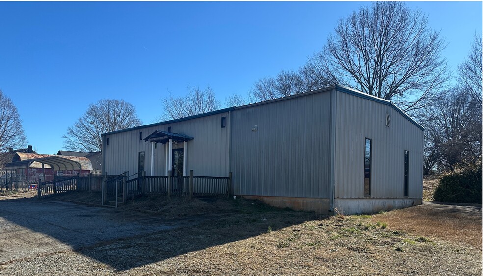 120 Gibbs Rd, Wellford, SC à vendre - Photo principale – Image 1 sur 2