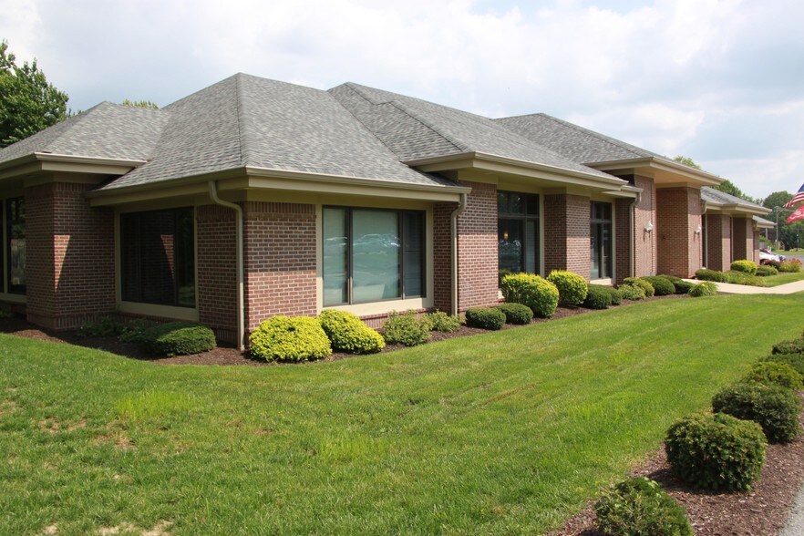 10321 N Pennsylvania St, Indianapolis, IN à louer - Photo de l’immeuble – Image 2 sur 12