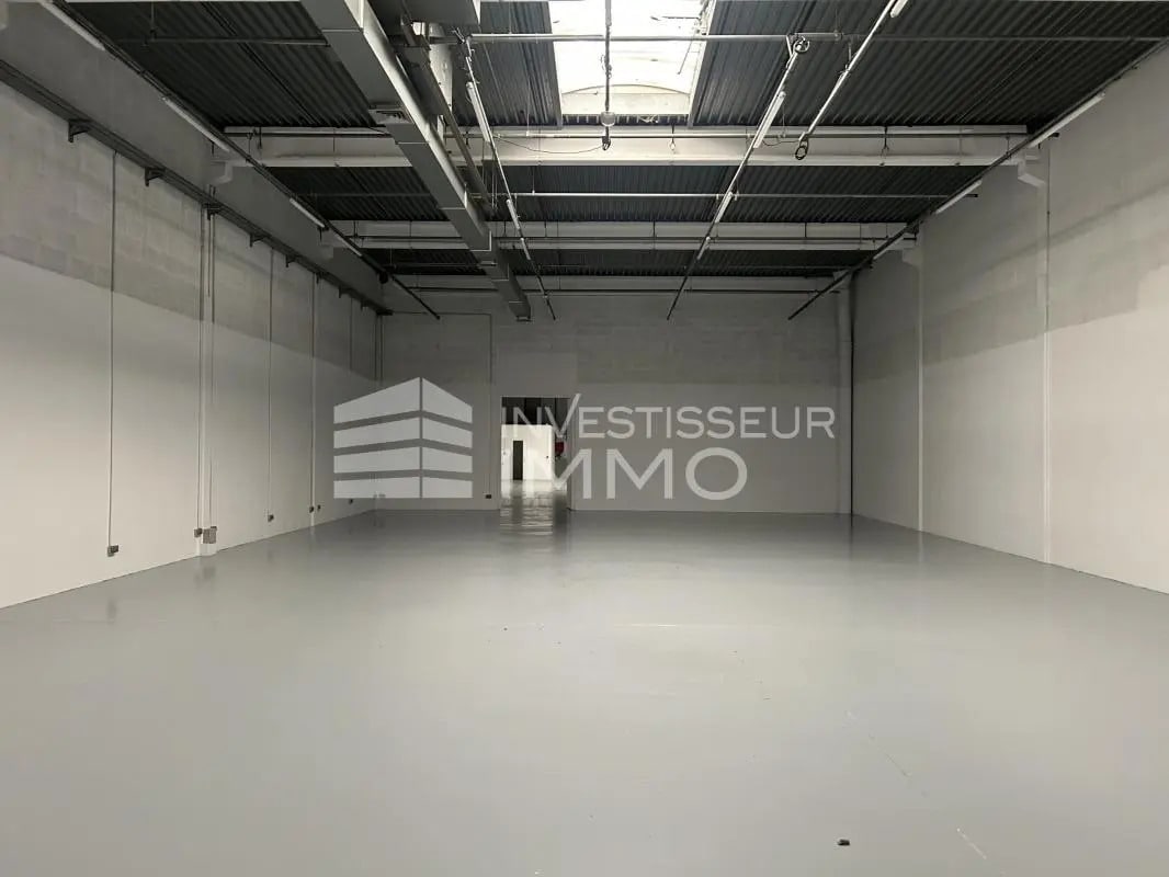 Local d’activités dans Éragny à louer Photo intérieure– Image 1 sur 7