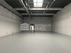 Local d’activités dans Éragny à louer Photo intérieure– Image 1 sur 7