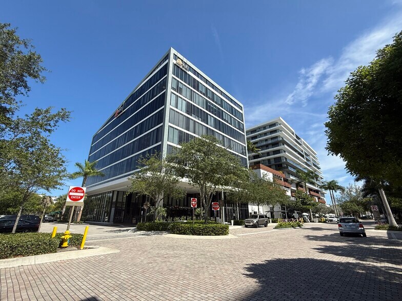 2980 NE 207th St, Aventura, FL à louer - Photo de l’immeuble – Image 2 sur 11