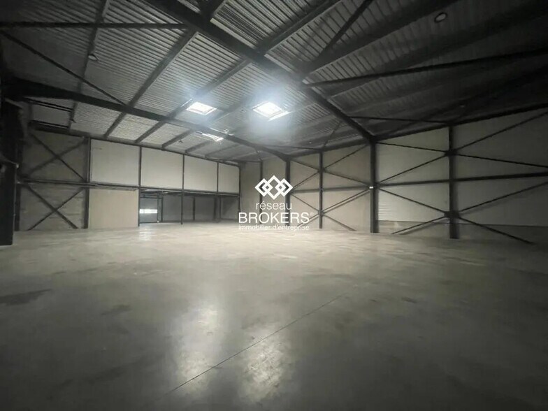 Industriel/Logistique dans Aix-en-Provence à louer - Photo de l’immeuble – Image 2 sur 8