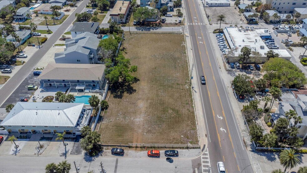 2113 Gulf Blvd, Indian Rocks Beach, FL à vendre - Photo de l’immeuble – Image 3 sur 34
