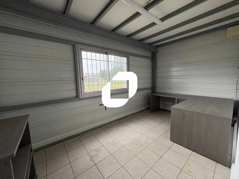 Local d'activités dans Izon à vendre - Photo intérieure – Image 2 sur 11