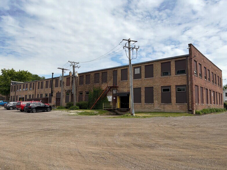 932 E Benton St, Aurora, IL à vendre - Photo de l’immeuble – Image 2 sur 3