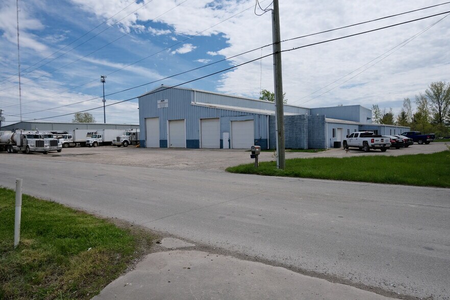 225 Industrial Dr, Franklin, IN à vendre - Photo de l’immeuble – Image 2 sur 2