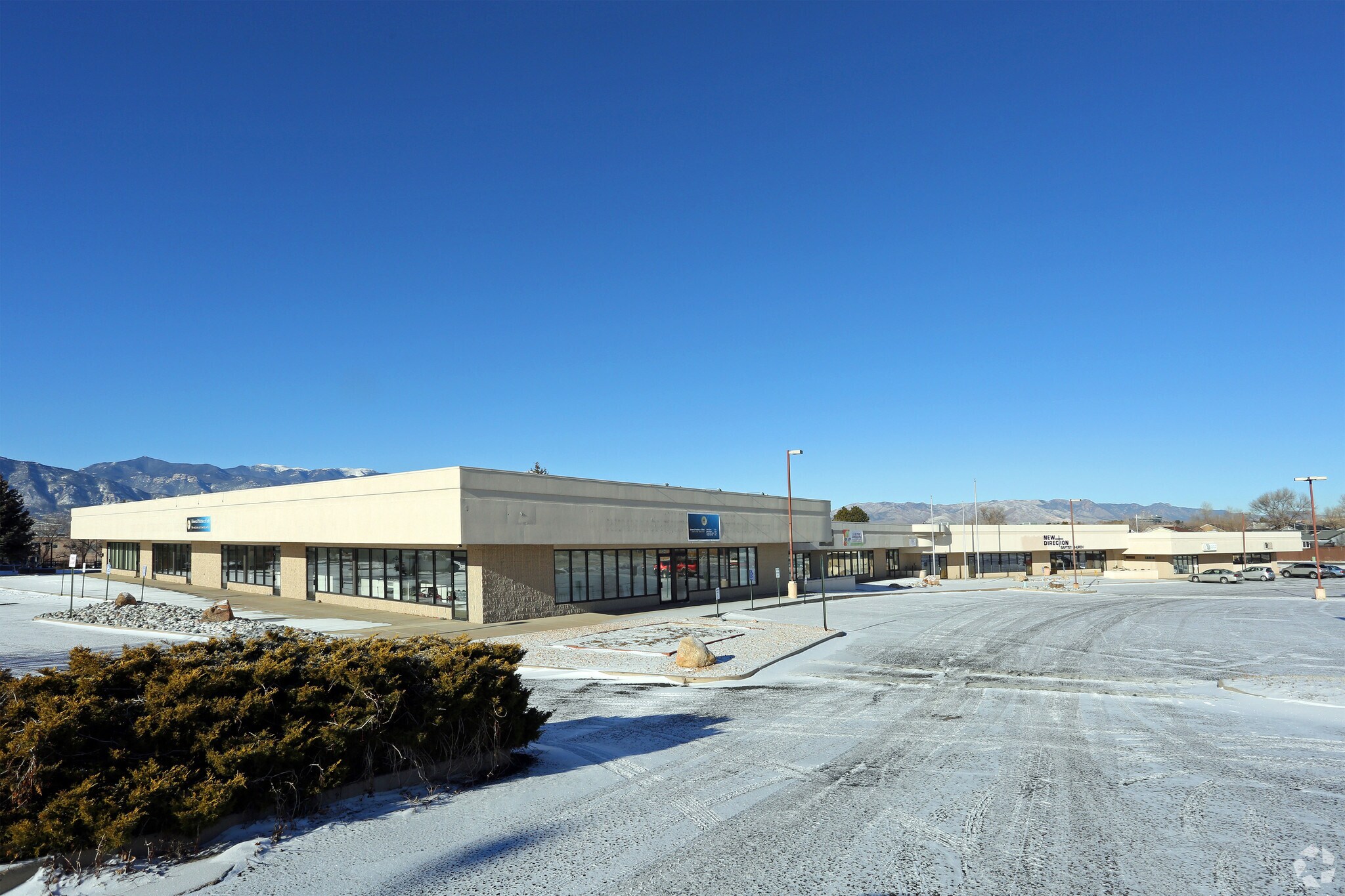 2030-2076 Jet Wing Dr, Colorado Springs, CO à louer Photo principale– Image 1 sur 9