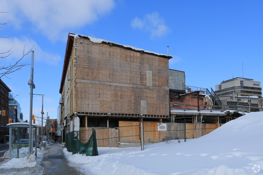 1 Queen St N, Kitchener, ON à louer - Photo de l’immeuble – Image 2 sur 6