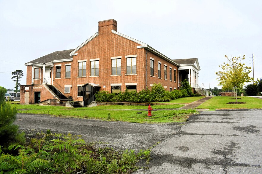 755 Lee St, Alexander City, AL à vendre - Photo de l’immeuble – Image 3 sur 20