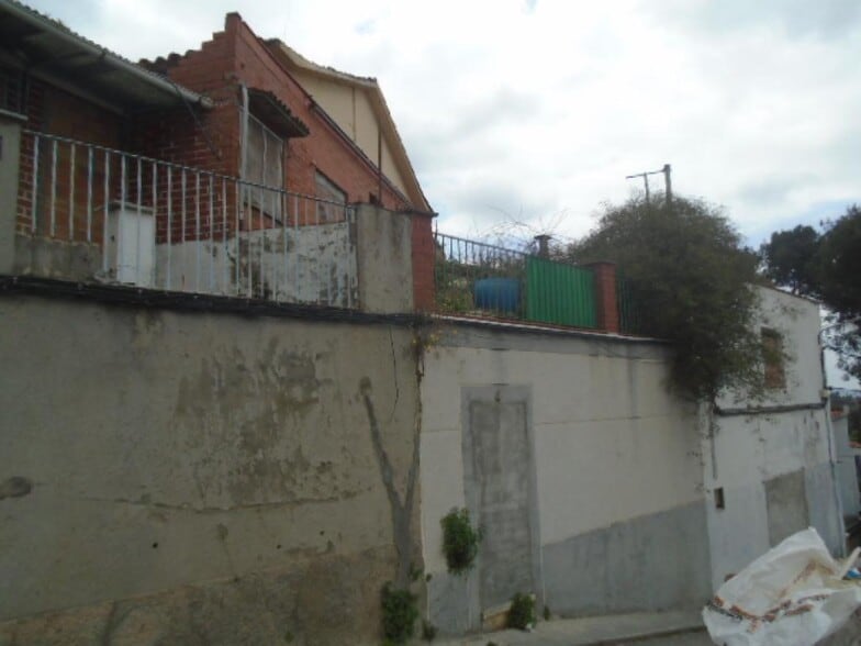 Immeuble residentiel dans Terrassa, Barcelona à vendre - Photo de l’immeuble – Image 2 sur 8
