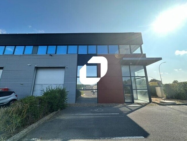 Plus de détails pour Local d'activités à louer