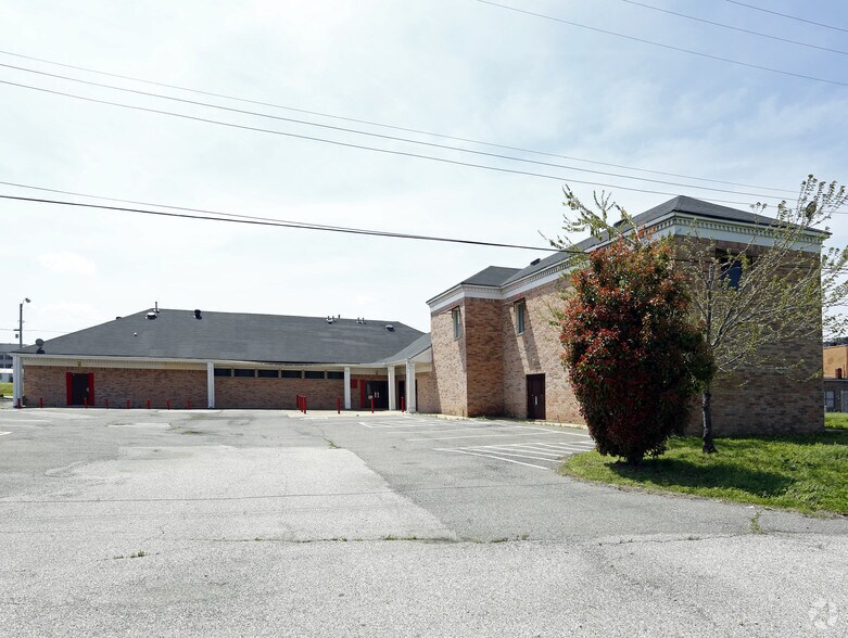 568 Poplar Ave, Memphis, TN à louer - Photo de l’immeuble – Image 3 sur 8