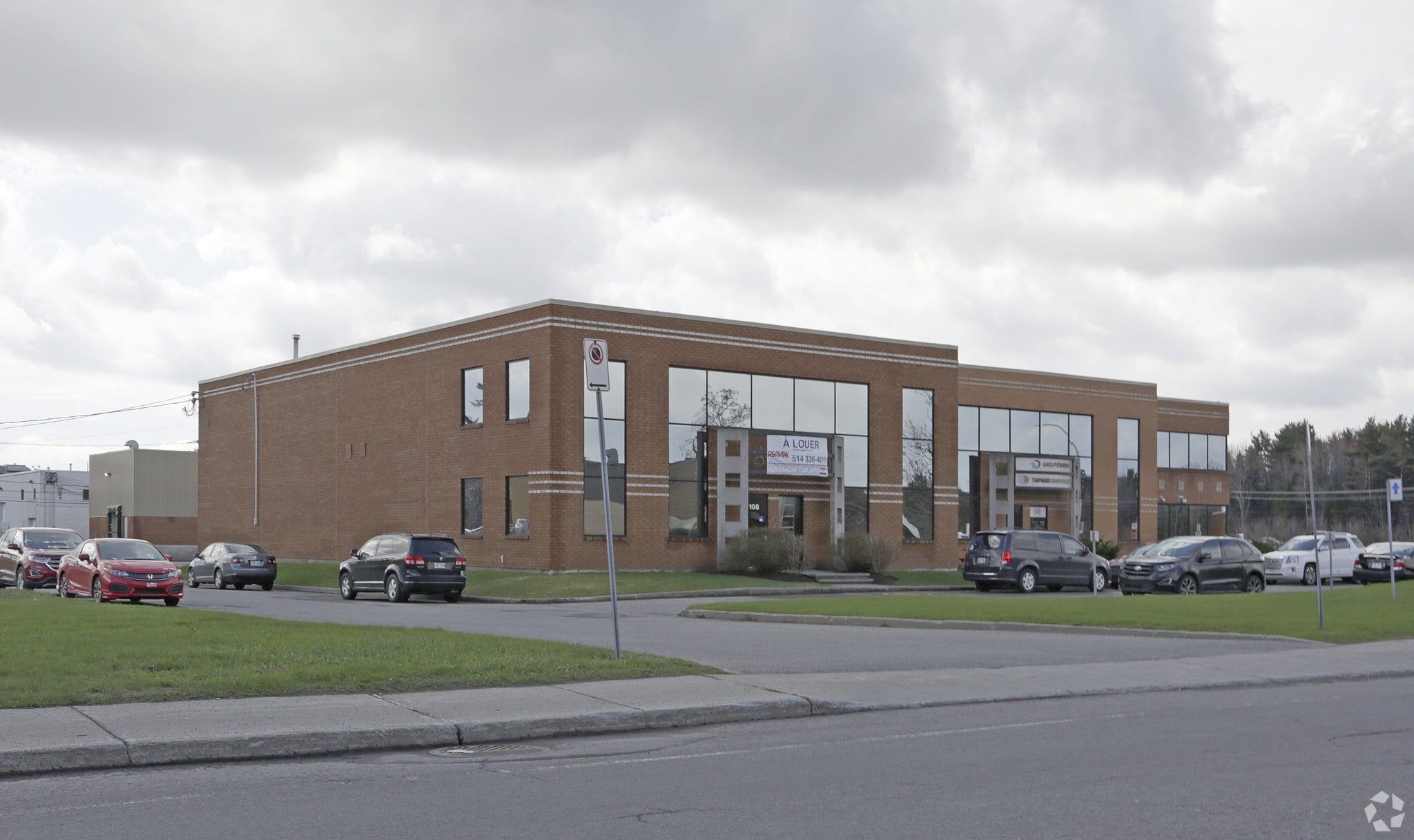 1060 Boul Michèle-Bohec, Blainville, QC à louer Photo principale– Image 1 sur 6